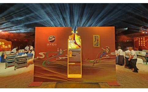 敦煌戶(hù)外P3LED軌道開(kāi)合屏